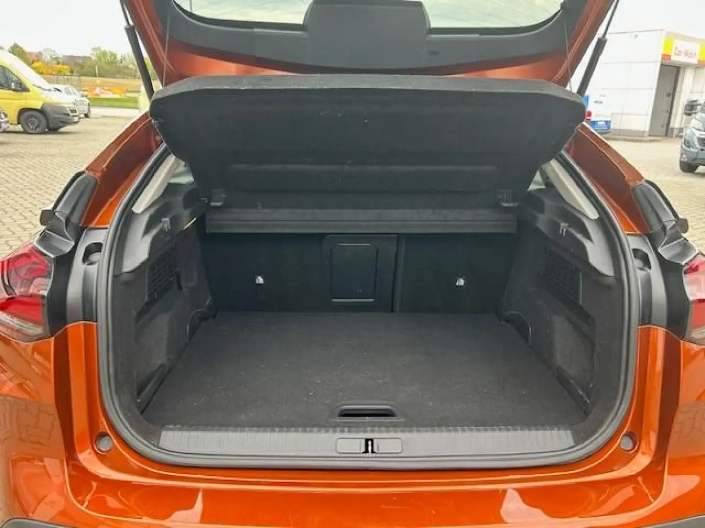 C4 Shine PureTech 130 EAT8 mit Pano-Dach