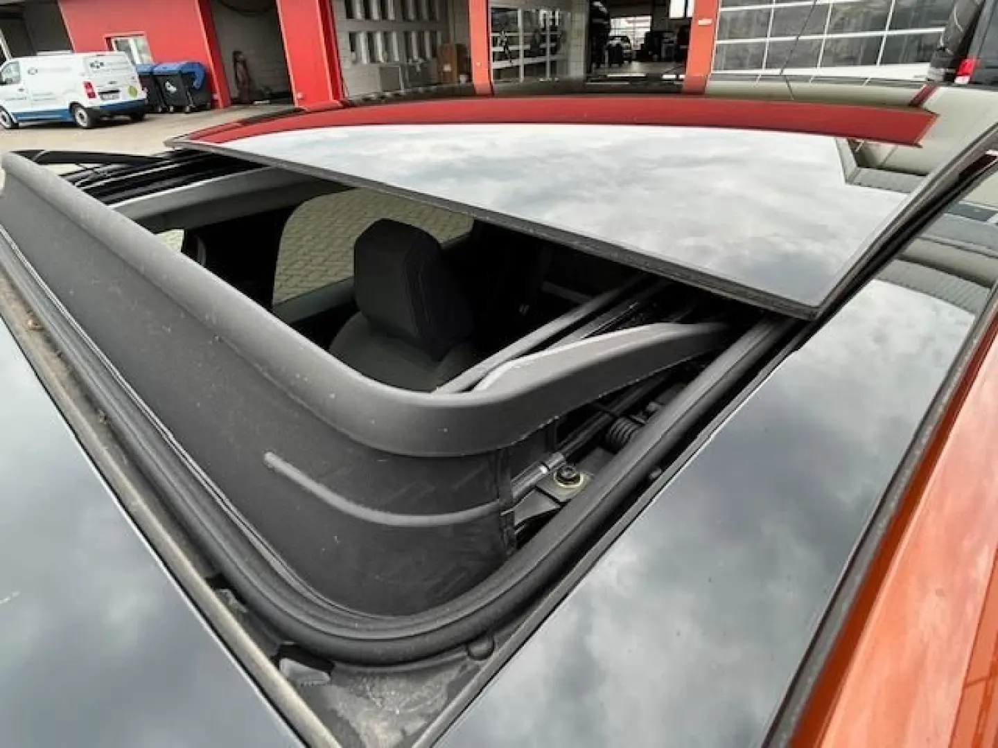 C4 Shine PureTech 130 EAT8 mit Pano-Dach