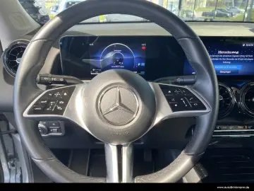 GLB 180 LED/MBUX/KAMERA/CARPLAY
