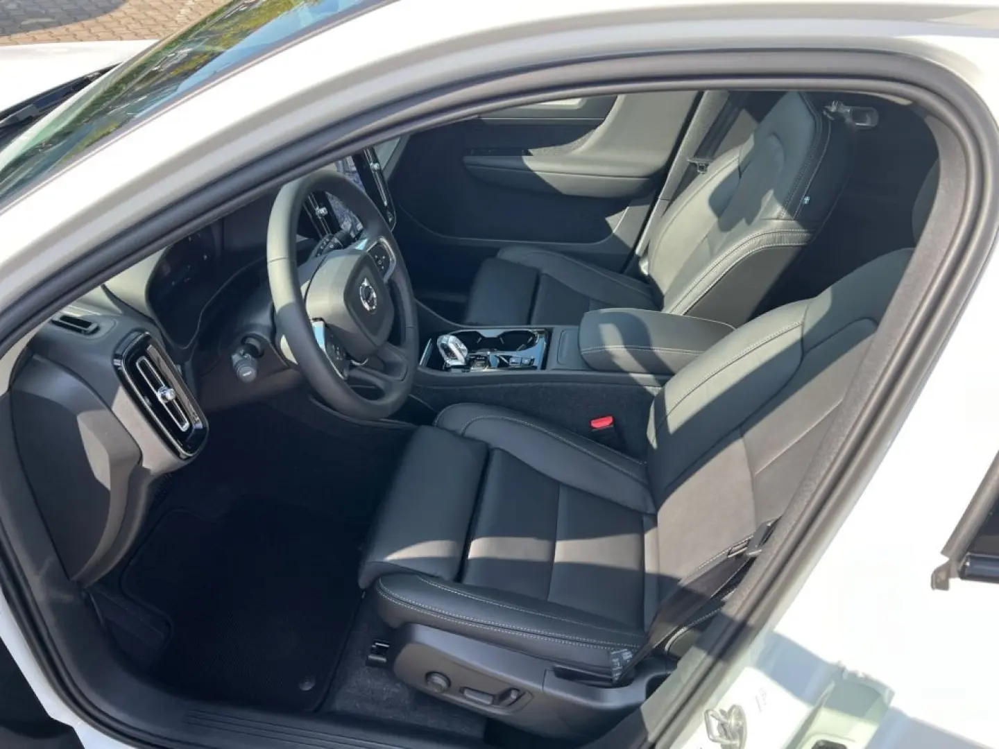 XC40 B4 B DKG Ultra Dark,Businnes-P, AHK, Leder