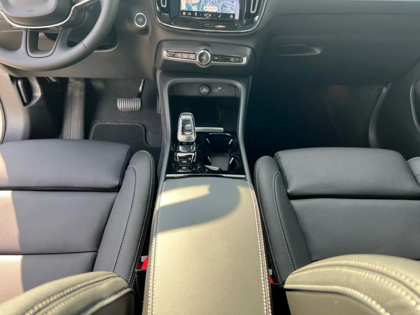 XC40 B4 B DKG Ultra Dark,Businnes-P, AHK, Leder