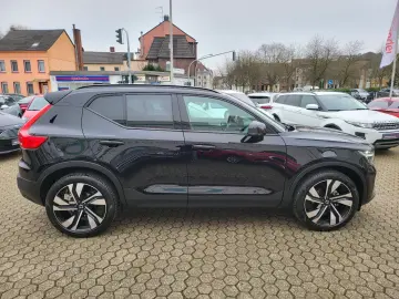 XC 40  Plus Dark*Harman/Kardon*Pano*Navi*ACC*