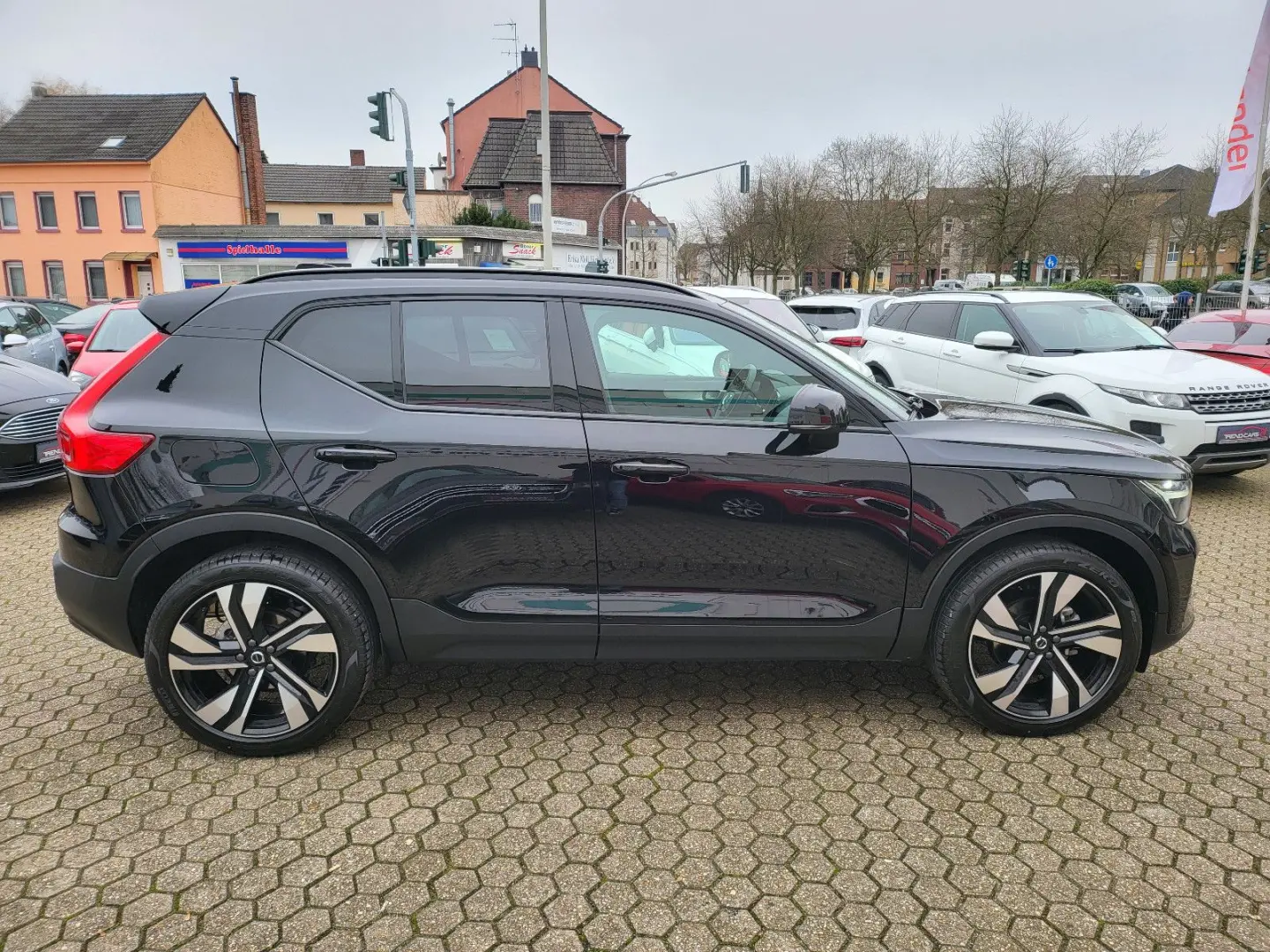 XC 40  Plus Dark*Harman/Kardon*Pano*Navi*ACC*