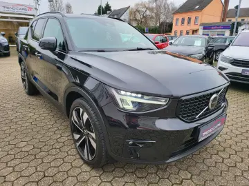 XC 40  Plus Dark*Harman/Kardon*Pano*Navi*ACC*