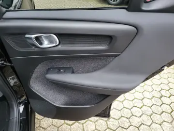 XC 40  Plus Dark*Harman/Kardon*Pano*Navi*ACC*