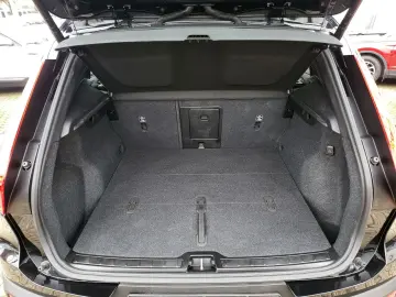 XC 40  Plus Dark*Harman/Kardon*Pano*Navi*ACC*
