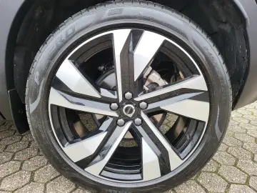 XC 40  Plus Dark*Harman/Kardon*Pano*Navi*ACC*