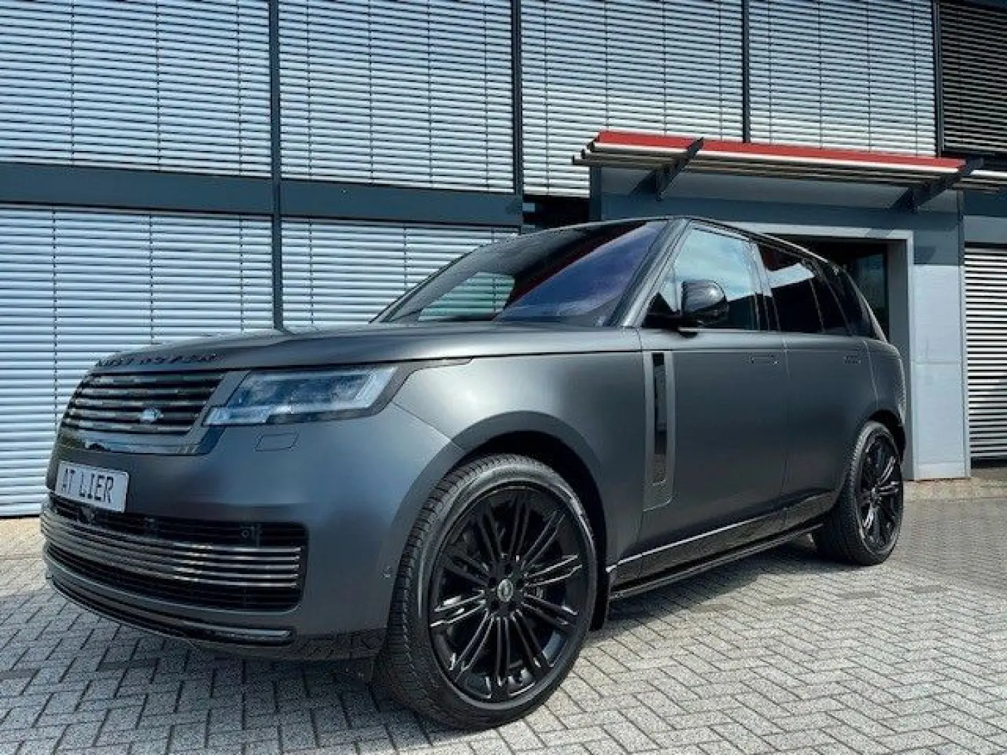 Range Rover P530 SV Autobiography 23