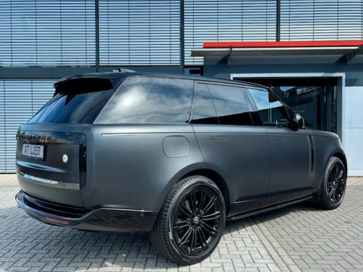 Range Rover P530 SV Autobiography 23