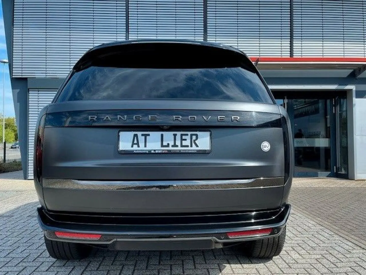 Range Rover P530 SV Autobiography 23