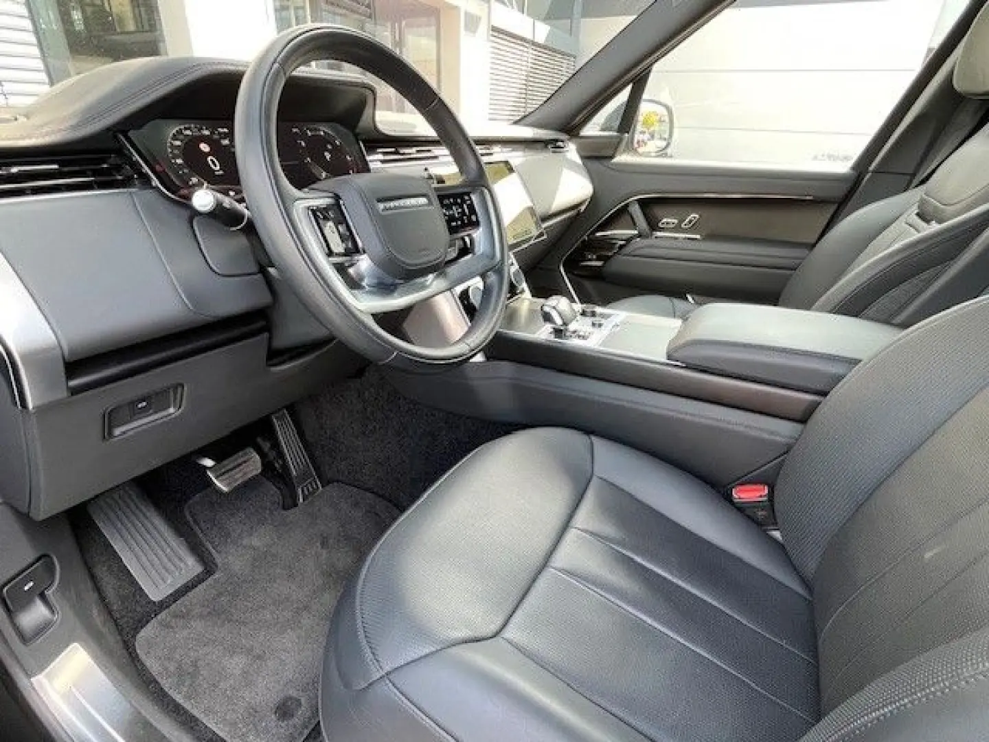 Range Rover P530 SV Autobiography 23