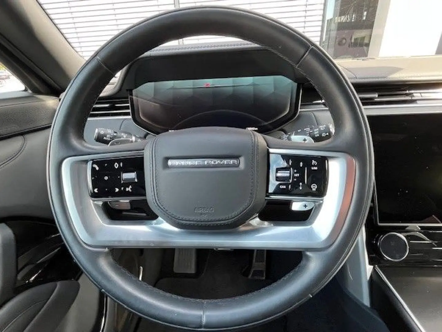 Range Rover P530 SV Autobiography 23