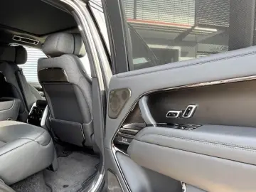 Range Rover P530 SV Autobiography 23