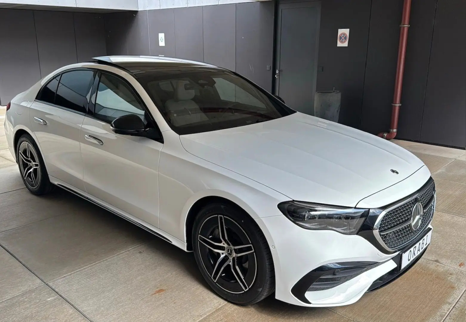 E 200  AMG MY 25 . PANO 360Kam Distr. Superscre