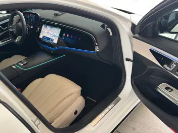 E 200  AMG MY 25 . PANO 360Kam Distr. Superscre