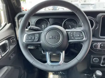 Wrangler 2.0 4x4 SAHARA *LEDERKLIMA*PDC*KAMERA