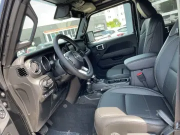 Wrangler 2.0 4x4 SAHARA *LEDERKLIMA*PDC*KAMERA