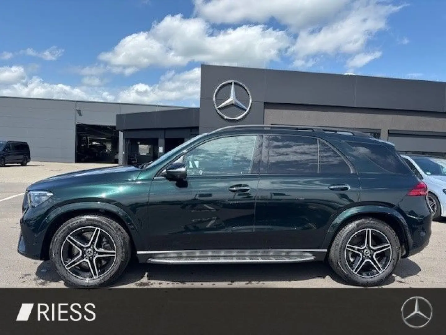 GLE 450 4M AMG Sport Night Distr Pano AHK Airm 3