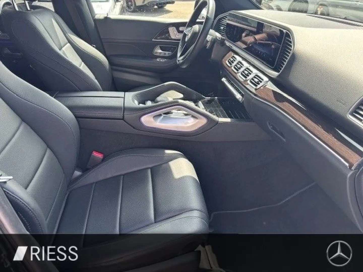 GLE 450 4M AMG Sport Night Distr Pano AHK Airm 3