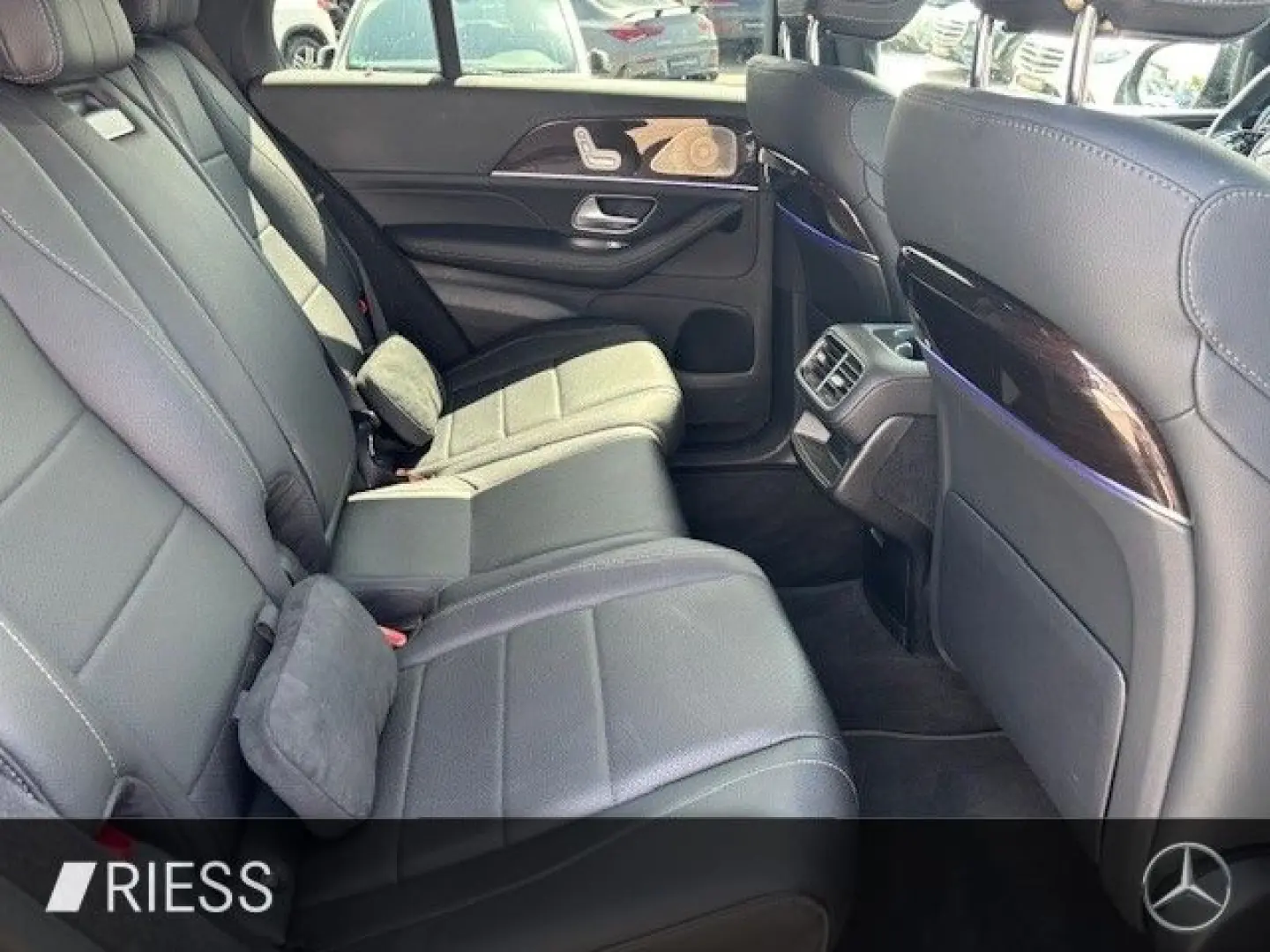 GLE 450 4M AMG Sport Night Distr Pano AHK Airm 3