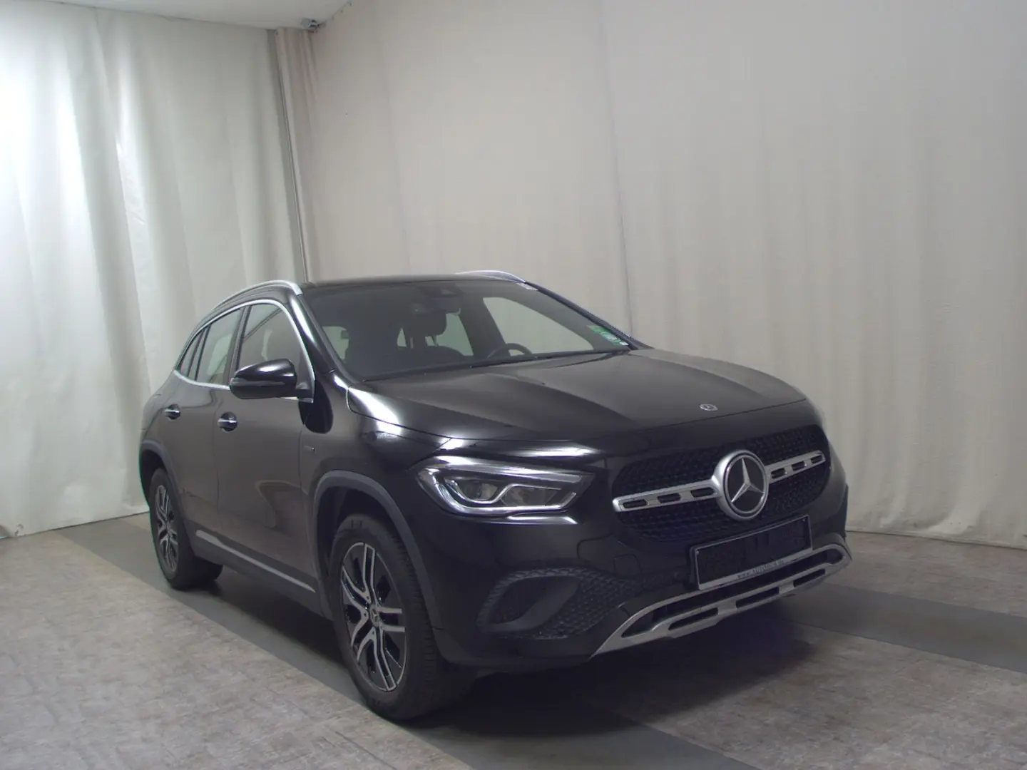 GLA 250 e Progressive T-Leder Navi LED RFK Shz