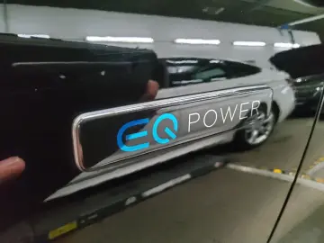 GLA 250 e Progressive T-Leder Navi LED RFK Shz