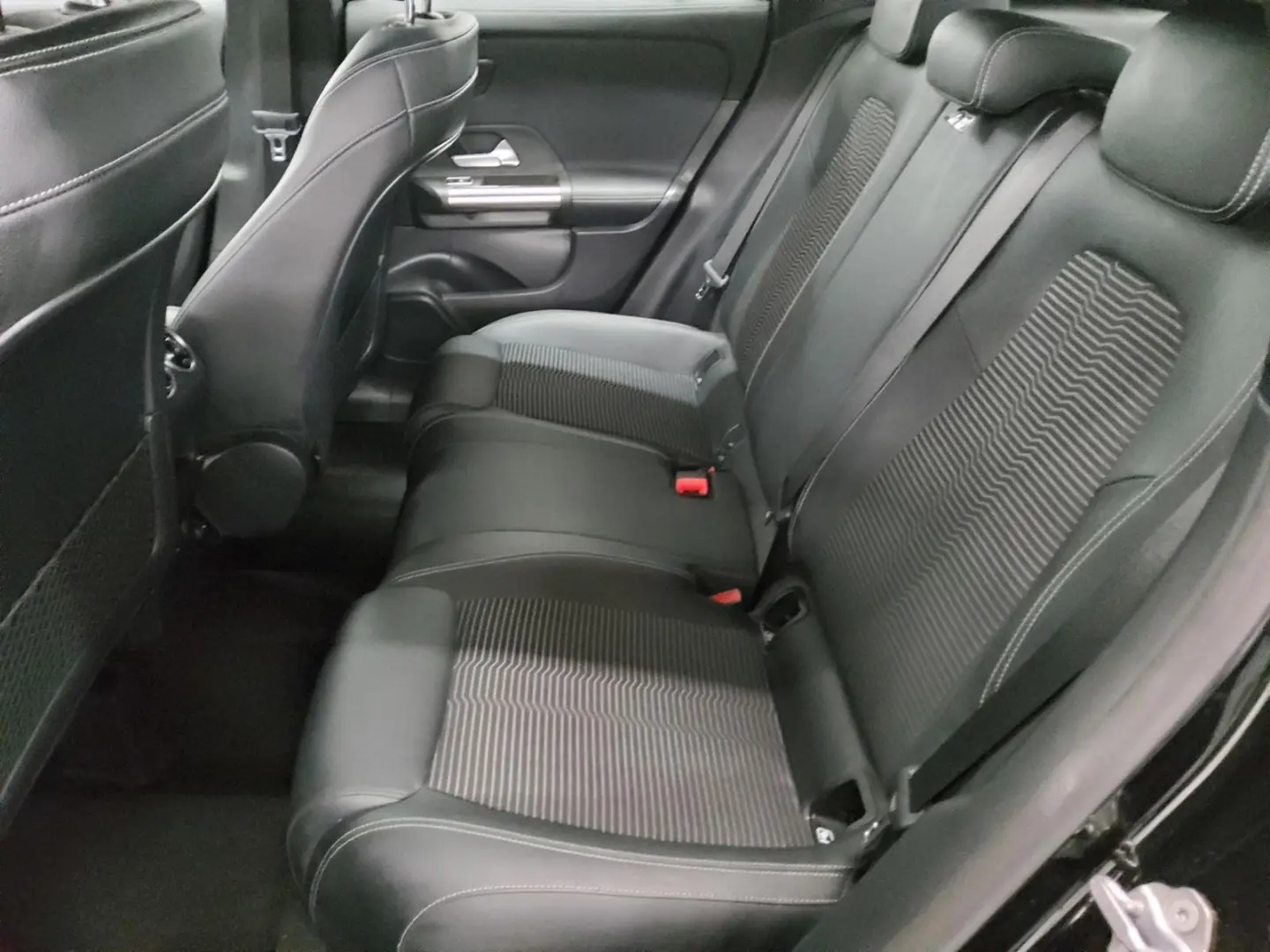 GLA 250 e Progressive T-Leder Navi LED RFK Shz