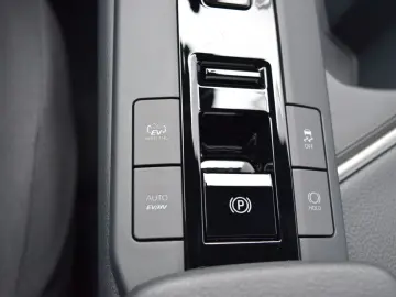 C-HR Plug-In Hybrid FWD Team Deutschland