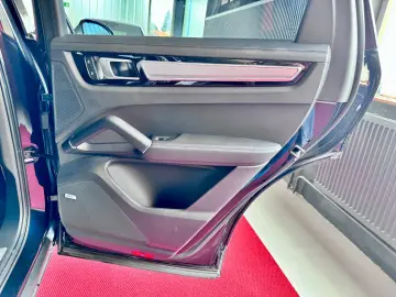 Cayenne Platinum Edition Pano ACC 360°Luft 21Zol