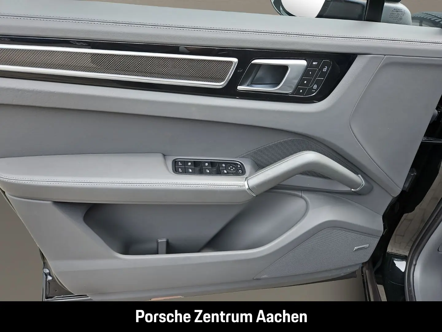 Cayenne Platinum Edition BOSE Sportabgasanlage