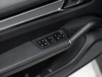 Cayenne E-Hybrid Platinum Edition 22-Zoll HUD