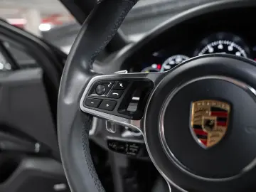 Cayenne E-Hybrid Platinum Edition 22-Zoll HUD