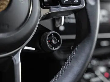 Cayenne E-Hybrid Platinum Edition 22-Zoll HUD