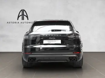 Cayenne E-Hybrid HuD Pano SoftClose Luft Bose 14