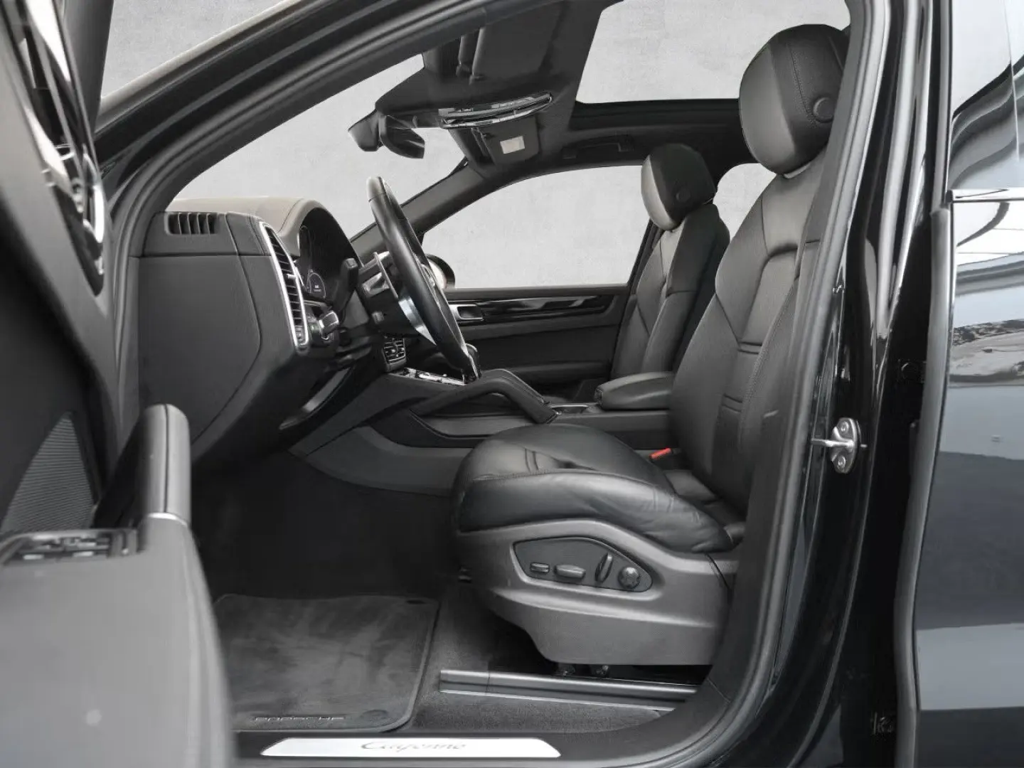 Cayenne E-Hybrid HuD Pano SoftClose Luft Bose 14