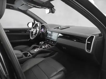 Cayenne E-Hybrid HuD Pano SoftClose Luft Bose 14