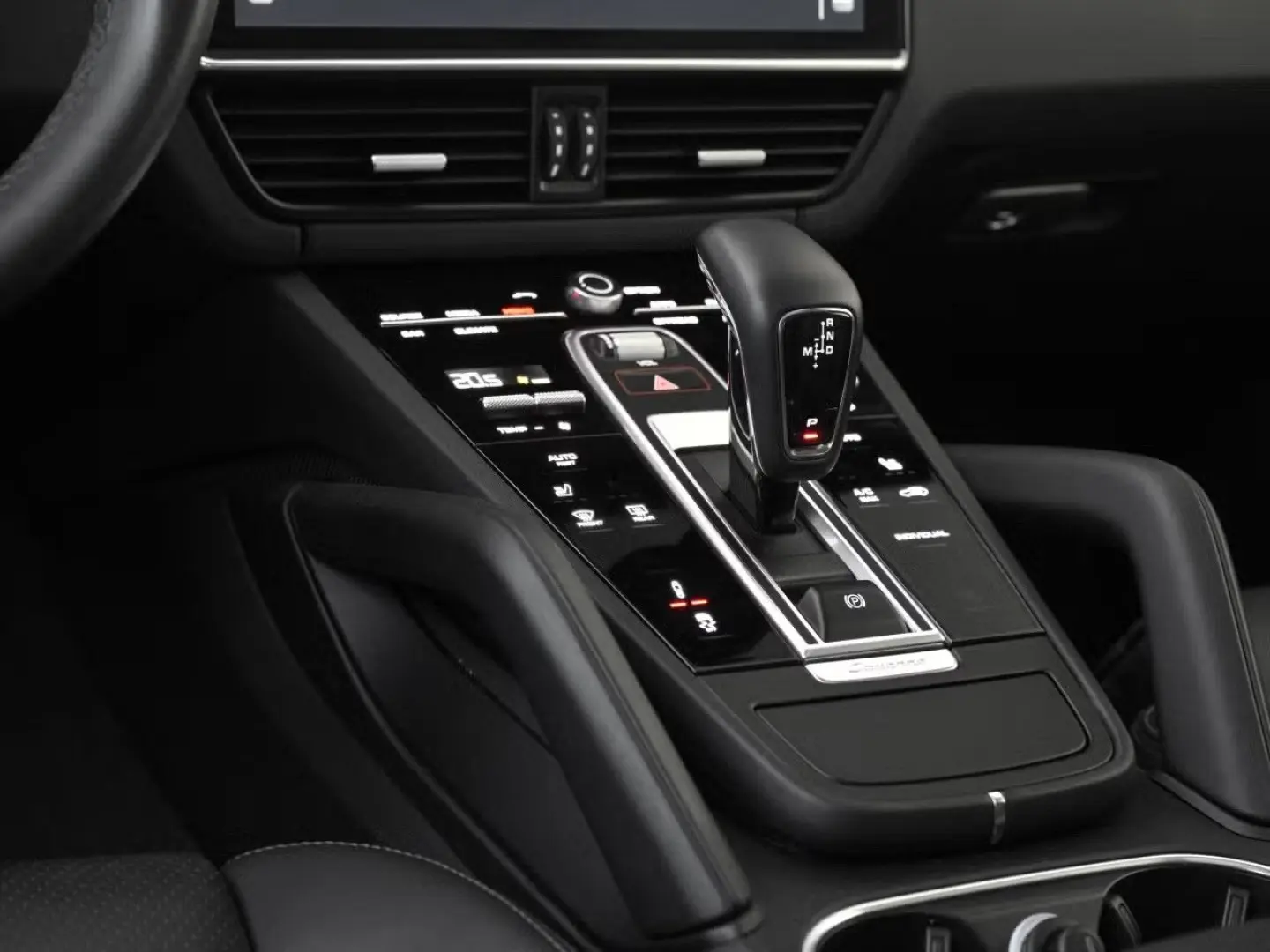 Cayenne E-Hybrid HuD Pano SoftClose Luft Bose 14
