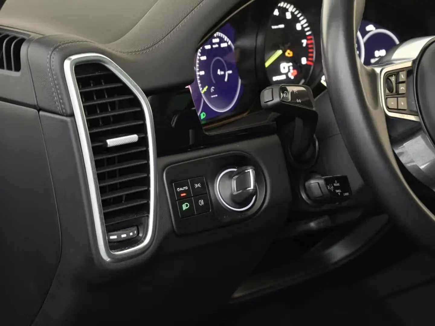 Cayenne E-Hybrid HuD Pano SoftClose Luft Bose 14