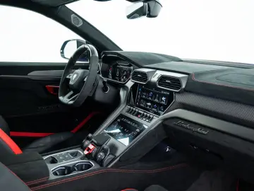 Urus Performante | MY23 | Carbon Roof
