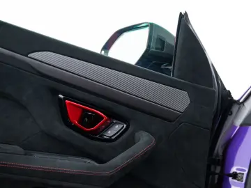 Urus Performante | MY23 | Carbon Roof