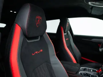 Urus Performante | MY23 | Carbon Roof