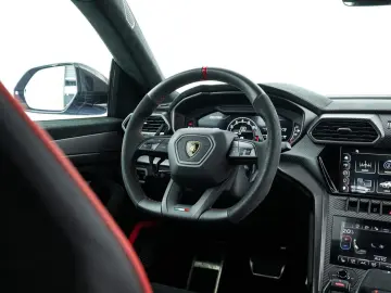 Urus Performante | MY23 | Carbon Roof