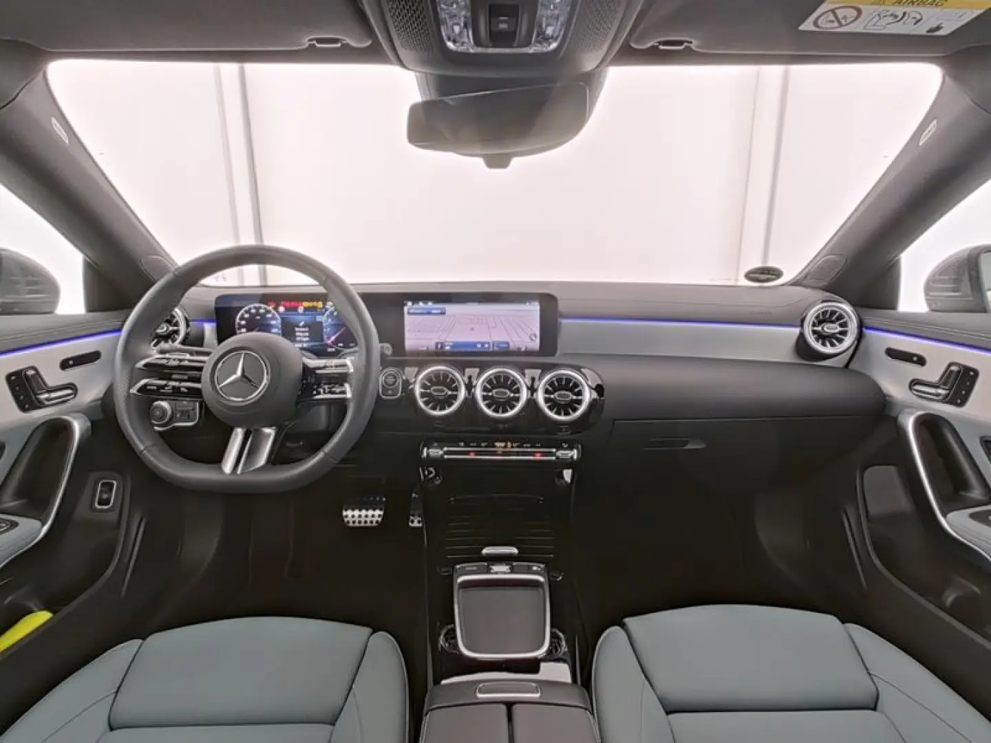 MERCEDES BENZ CLA200 AMG+PANO+LEASING