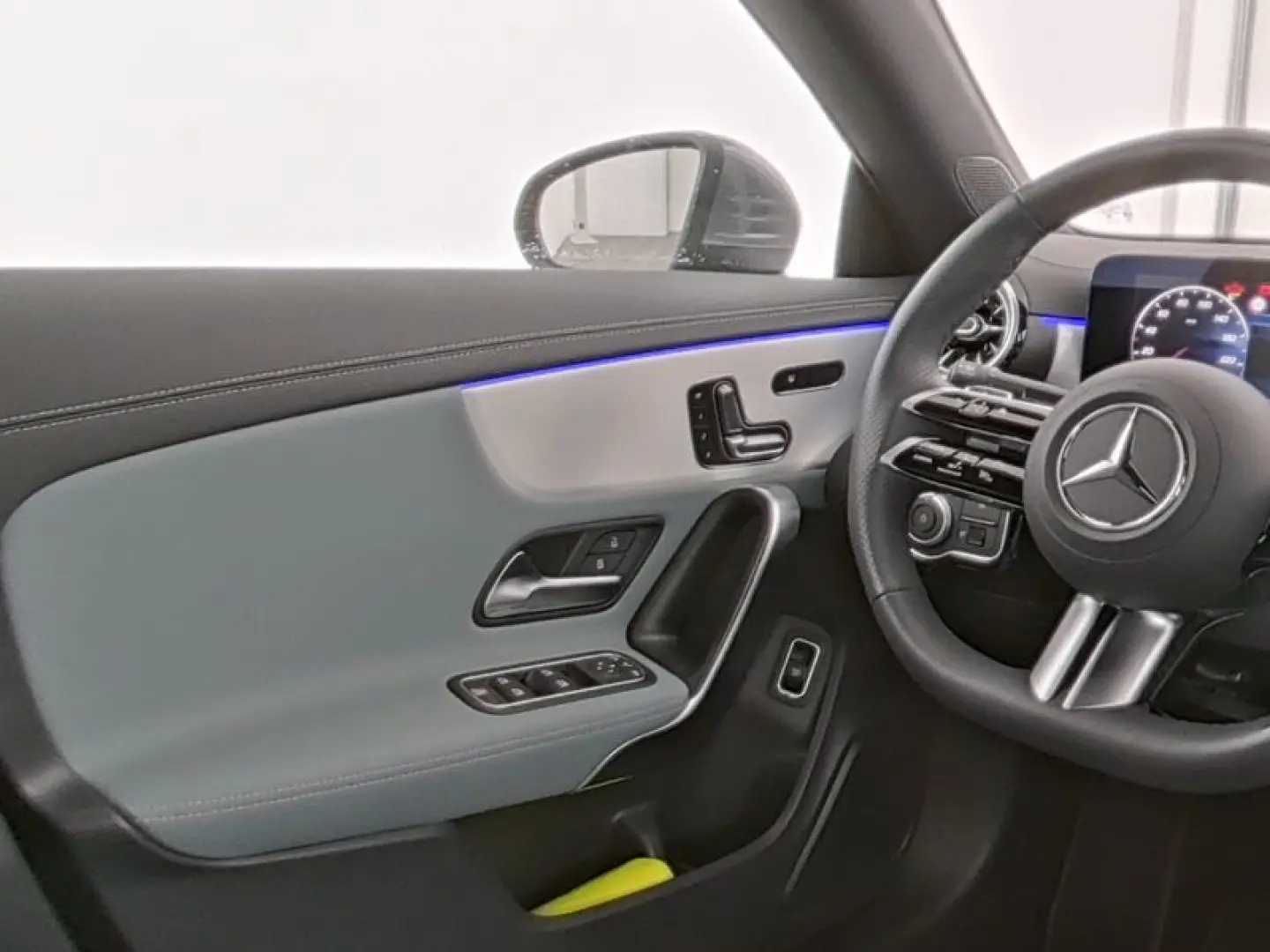 MERCEDES BENZ CLA200 AMG+PANO+LEASING