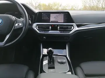 BMW 330e Limousine Sport Line LASER HuD LEASING