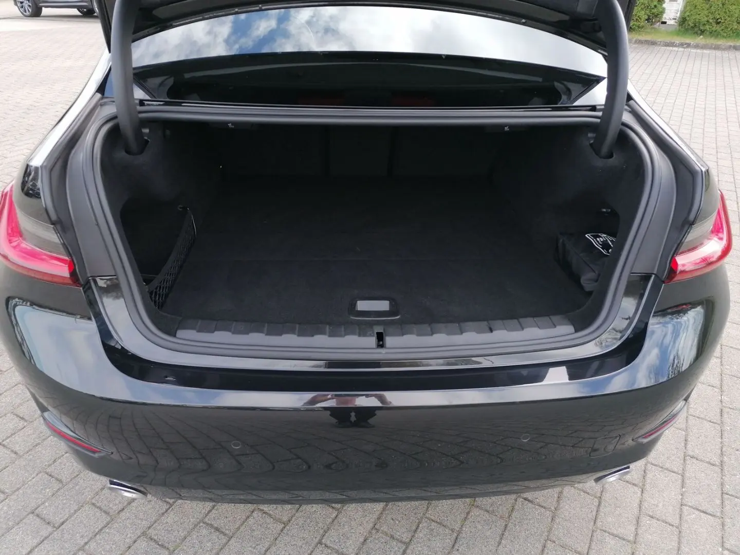 BMW 330e Limousine Sport Line LASER HuD LEASING
