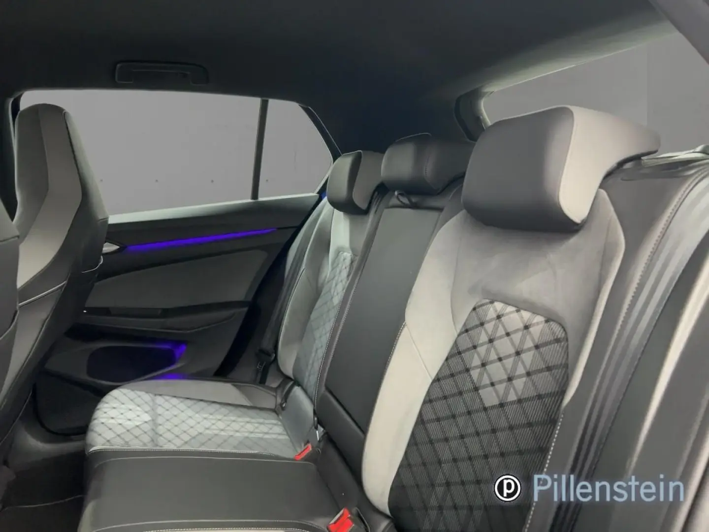 VOLKSWAGEN Golf TSI DSG R-LINE/BLACK STYLE+MATRIX/LEASING