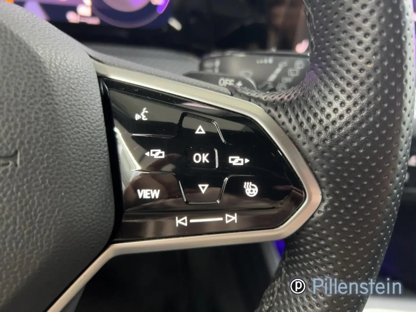 VOLKSWAGEN Golf TSI DSG R-LINE/BLACK STYLE+MATRIX/LEASING