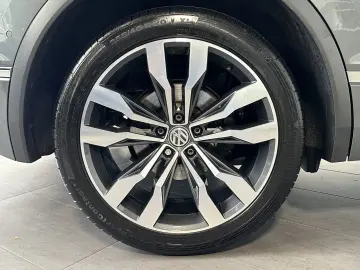VOLKSWAGEN Tiguan 1.5 TSI DSG R-Line +HUD+ACC+LEASING