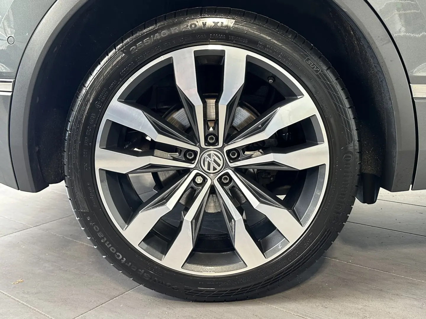 VOLKSWAGEN Tiguan 1.5 TSI DSG R-Line +HUD+ACC+LEASING